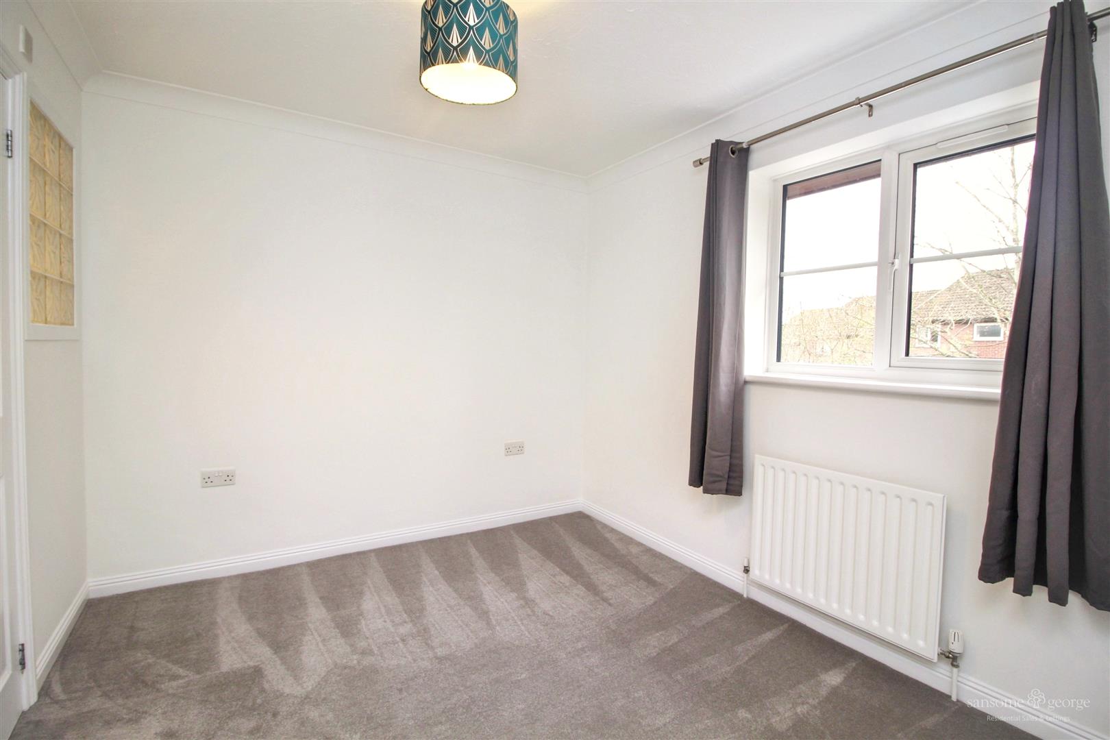 Horseshoe Crescent, Burghfield Common, Reading